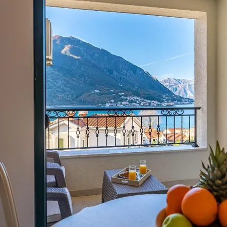 Boka View Luxury Suite - With Free Garage Parking Kotor Buitenkant foto