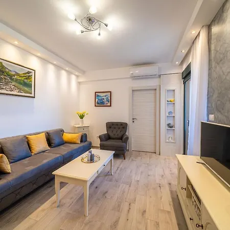 Boka View Luxury Suite - With Free Garage Parking Kotor Buitenkant foto